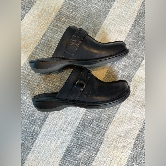 BORN Talquin SZ 9M Black Leather Mules Clogs Whipstitch Strap Buckle Detail - Picture 4 of 8